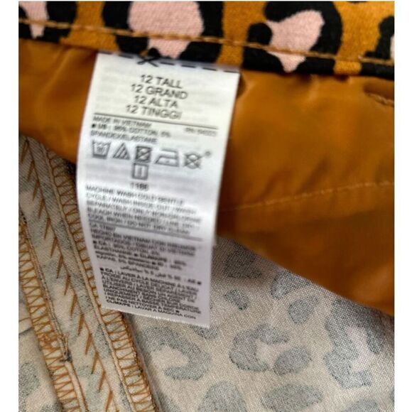 Old Navy Mid Rise Pixie Animal Print Pixie Size 12Tall - Picture 4 of 4